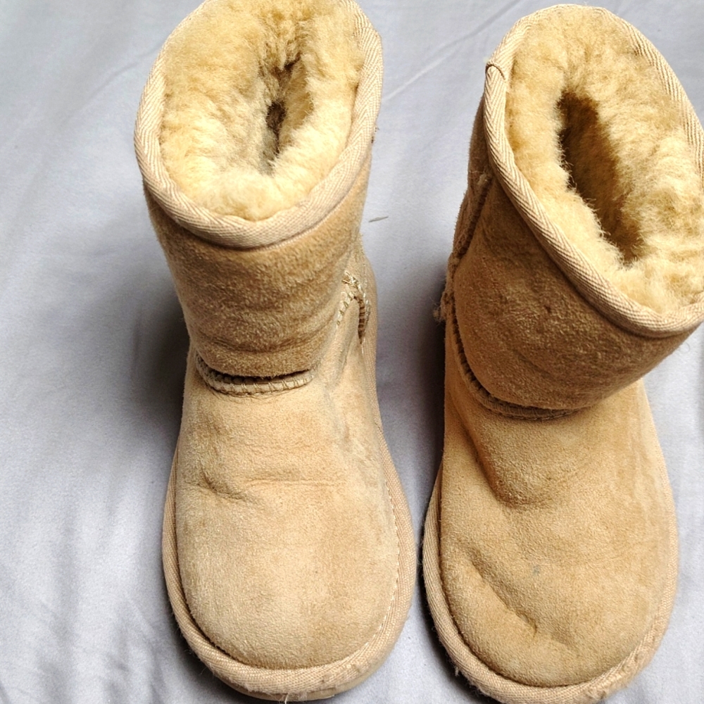 Children's UGG Boots sz9